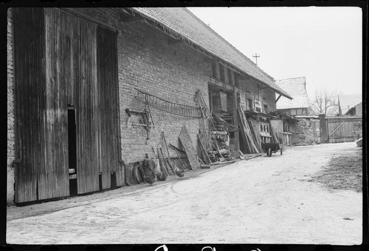 Anonyme photographie MNATP. Chantier 1425. Enquête sur l’architecture rurale de la France II (1968 - 1990) Alsace, France 1970 Ph.1971.36.299 Photo