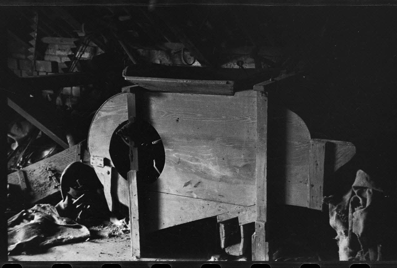 Anonyme photographie MNATP. Chantier 1425. Enquête sur l’architecture rurale de la France II (1968 - 1990) Alsace, France 1970 Ph.1971.36.307 Photo