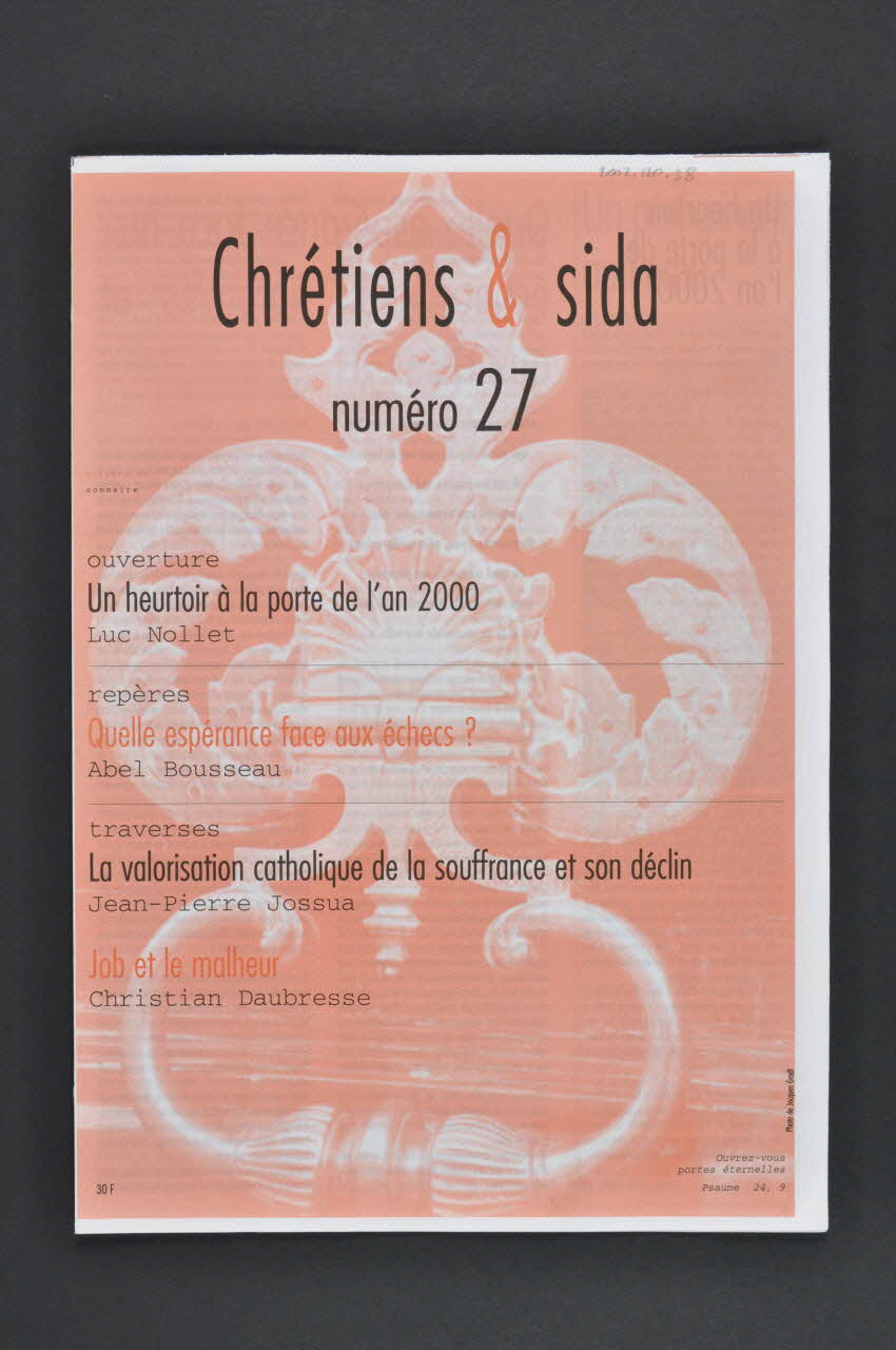 Chrétiens et Sida journal Chrétiens et sida. Numéro 27 : Un heurtoir à la porte de l'an 2000 / La valorisation catholique de la souffrance et son déclin France 1999/10 2002.120.38.1-4 Photo Mucem