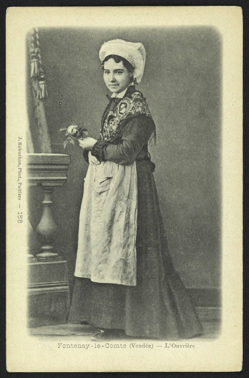 carte postale FONTENAY-LE-COMTE, (VENDEE), L'OUVRIERE 4P762 Photo