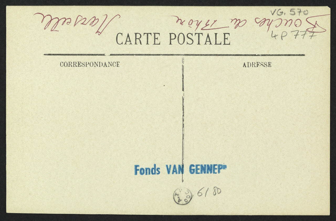 carte postale POISSONNIERE EN TENUE DE FETES 4P777  Photo