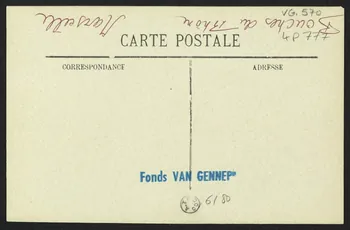 carte postale POISSONNIERE EN TENUE DE FETES 4P777 Photo