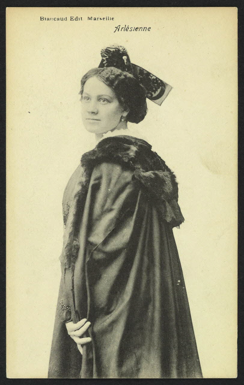 carte postale ARLESIENNE 4P780 Photo