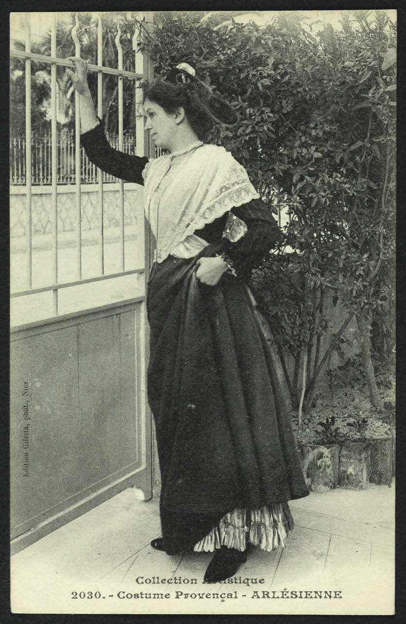 carte postale COSTUME PROVENCAL, ARLESIENNE 4P781 Photo