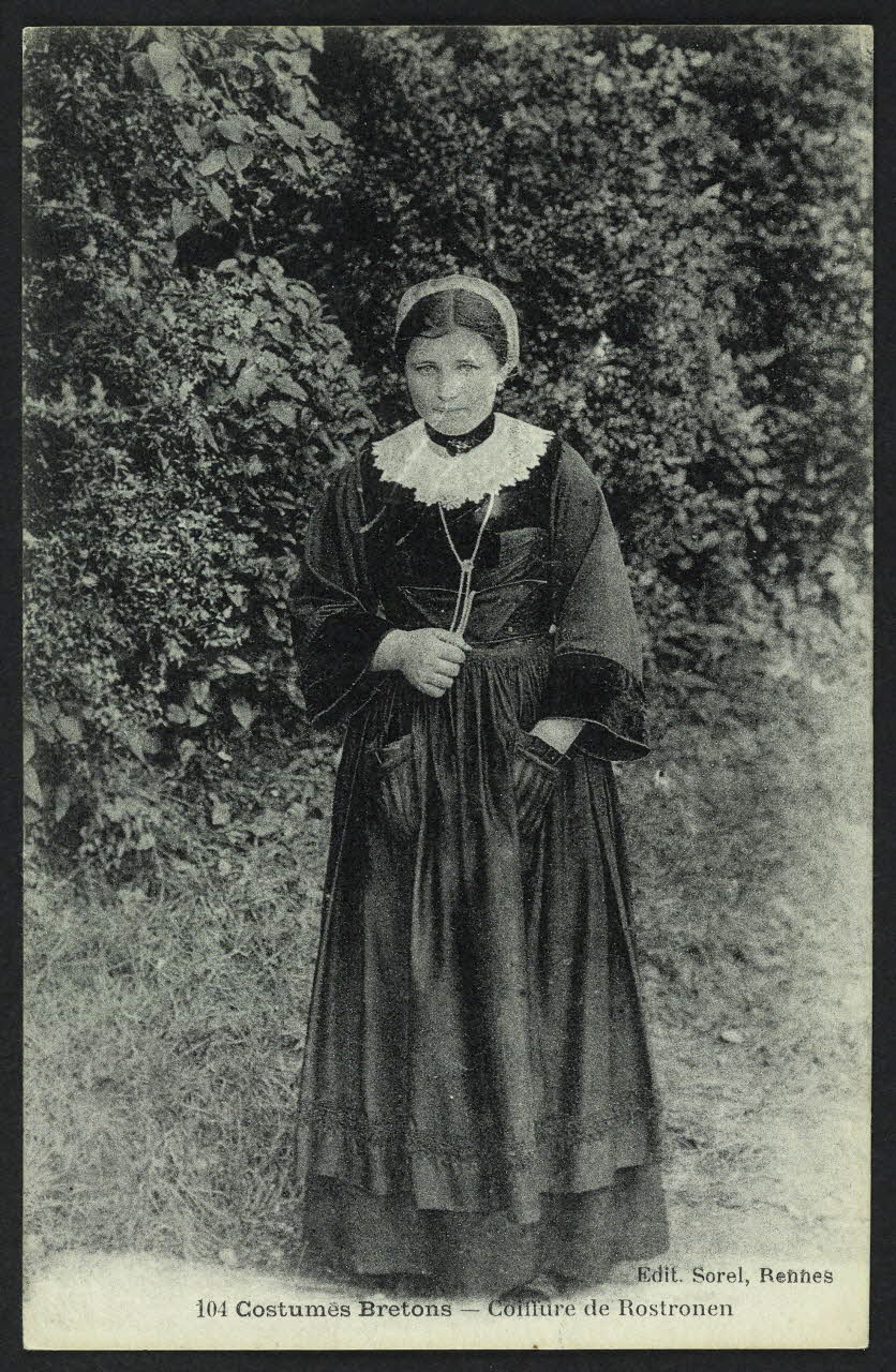 carte postale COSTUMES BRETONS, COIFFURE DE ROSTRONEN 4P789 Photo