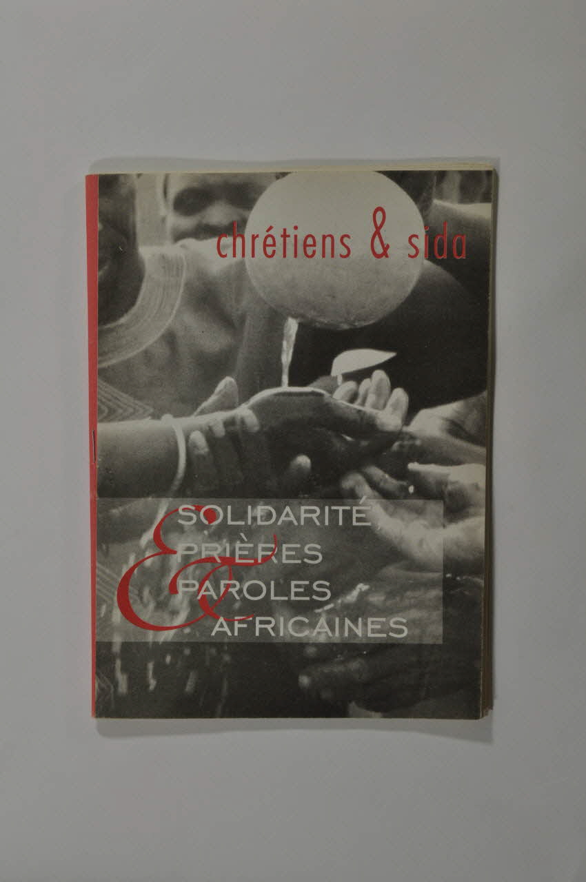 Chrétiens et Sida BROCHURE Solidarité, prières. Paroles africaines France 1994/3 2002.120.50 Photo Mucem