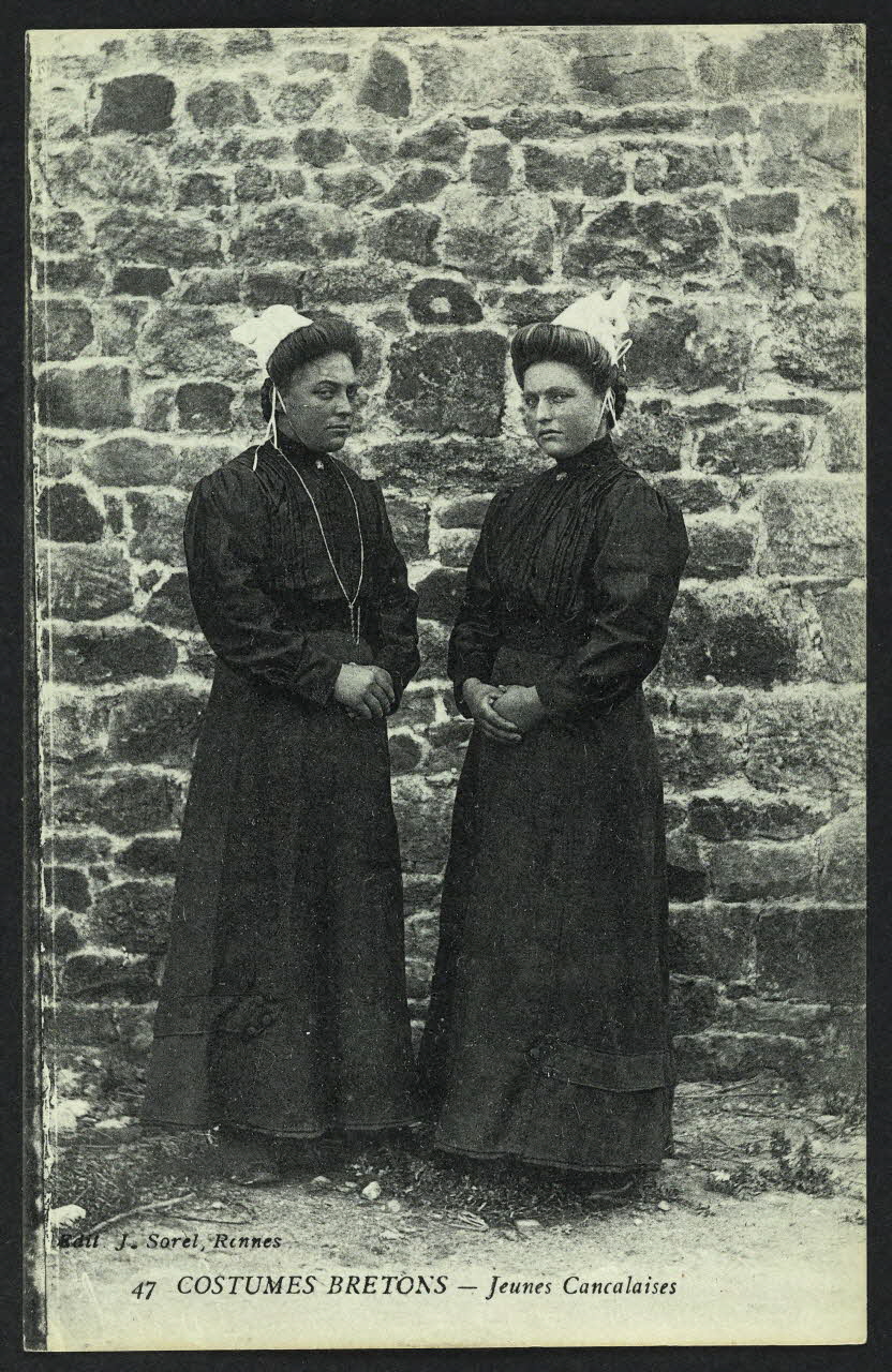 carte postale COSTUMES BRETONS, JEUNES CANCALAISES 4P802 Photo