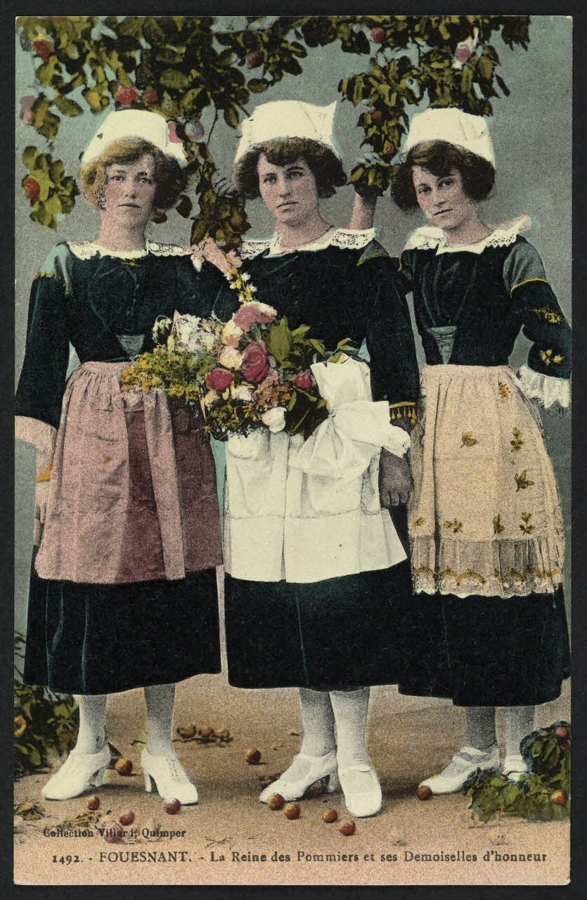 carte postale FOUESNANT, LA REINE DES POMMIERS ET SES DEMOISELLES 4P827 Photo