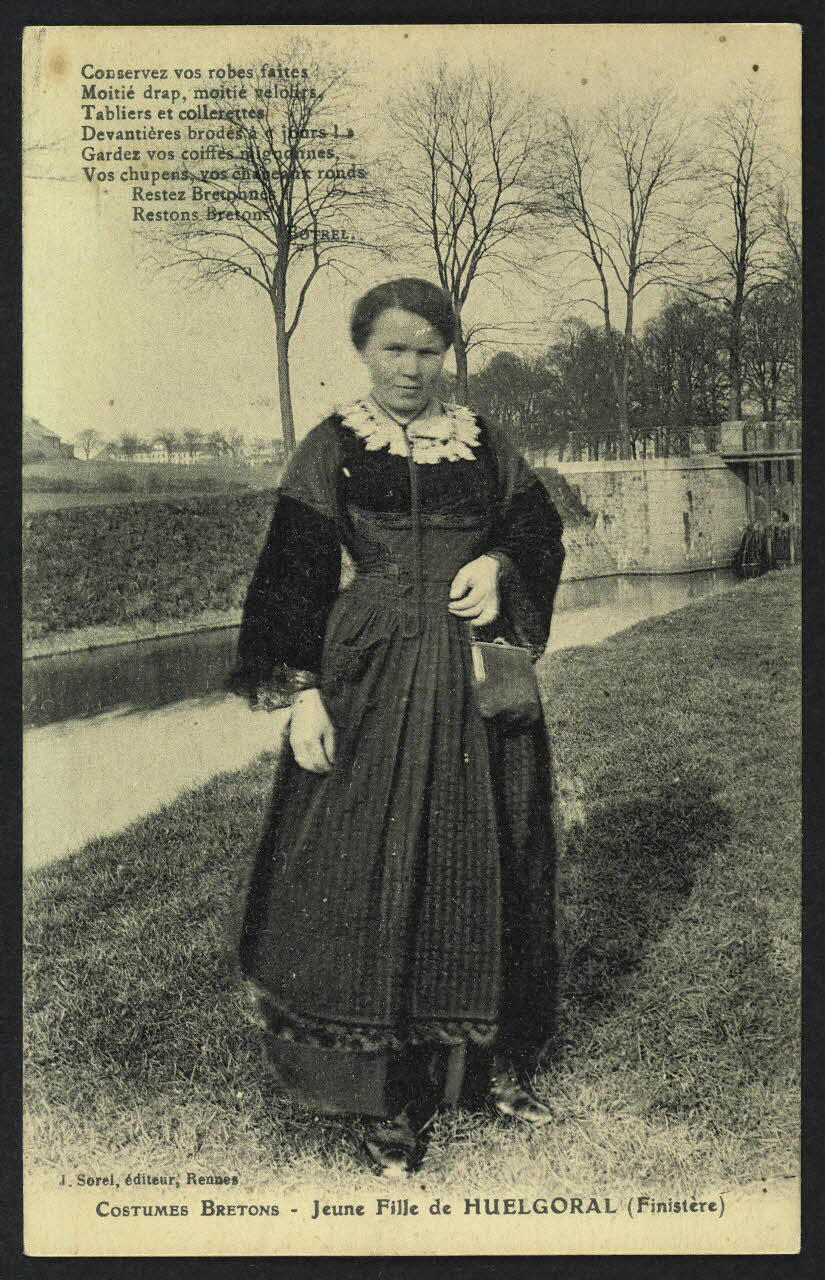 carte postale JEUNE FILLE DE HUELGORAL (FINISTERE) 4P828 Photo