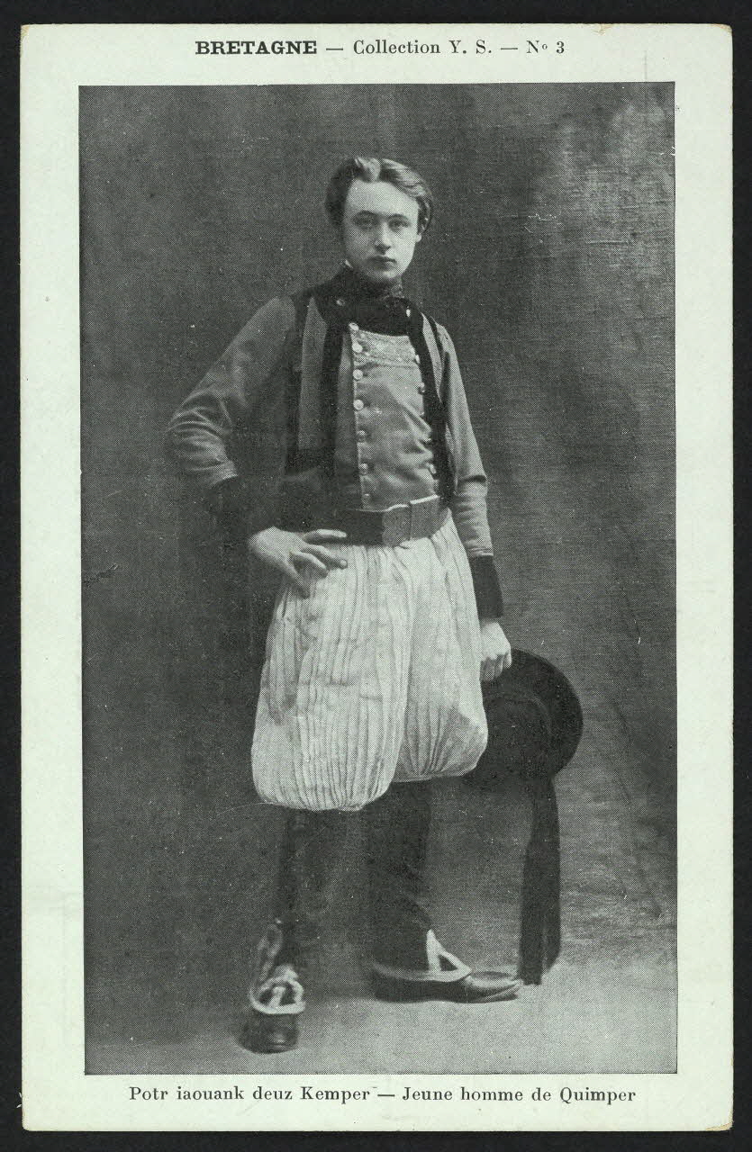 carte postale JEUNE HOMME DE QUIMPER 4P829 Photo