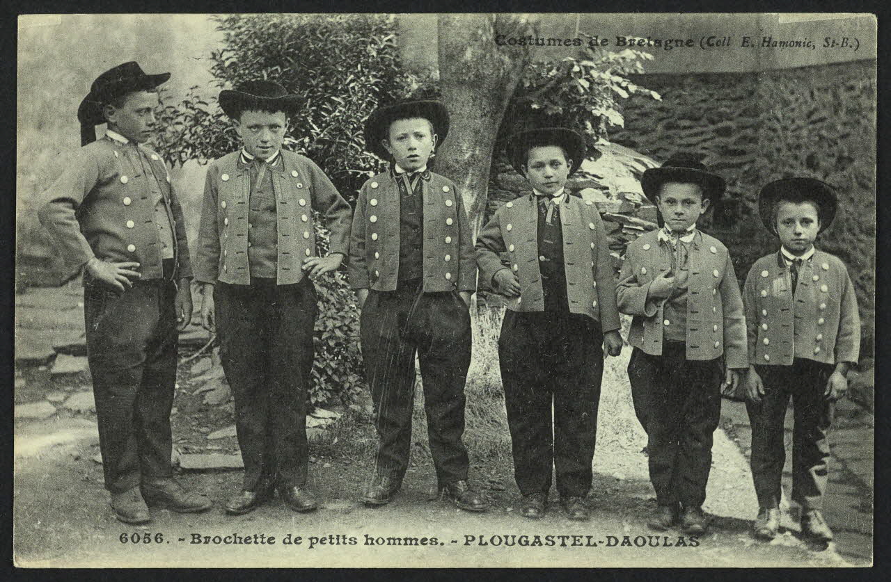 carte postale BROCHETTE DE PETITS HOMMES, PLOUGASTEL-DAOULAS 4P836 Photo