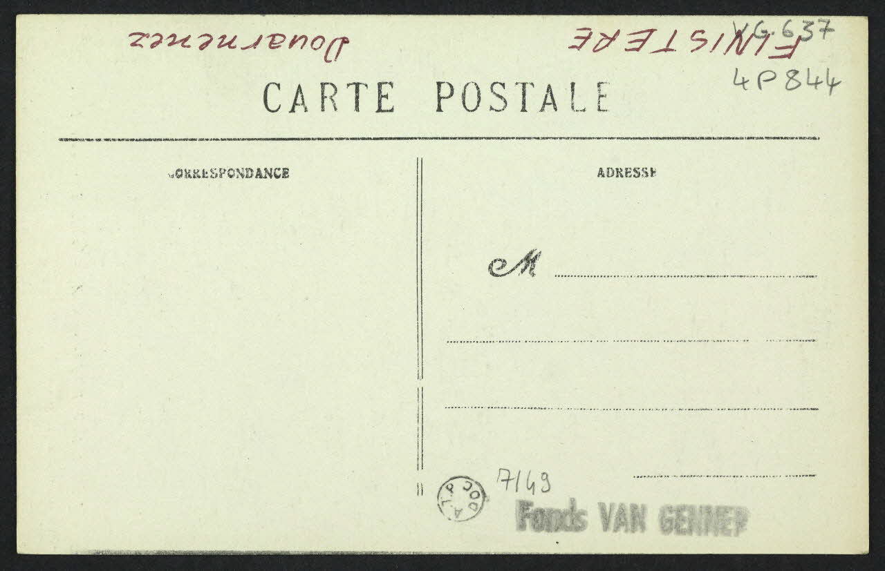 carte postale JEUNES FILLES DE DOUARNENEZ, TOILETTE DES GRANDES . 4P844 Photo