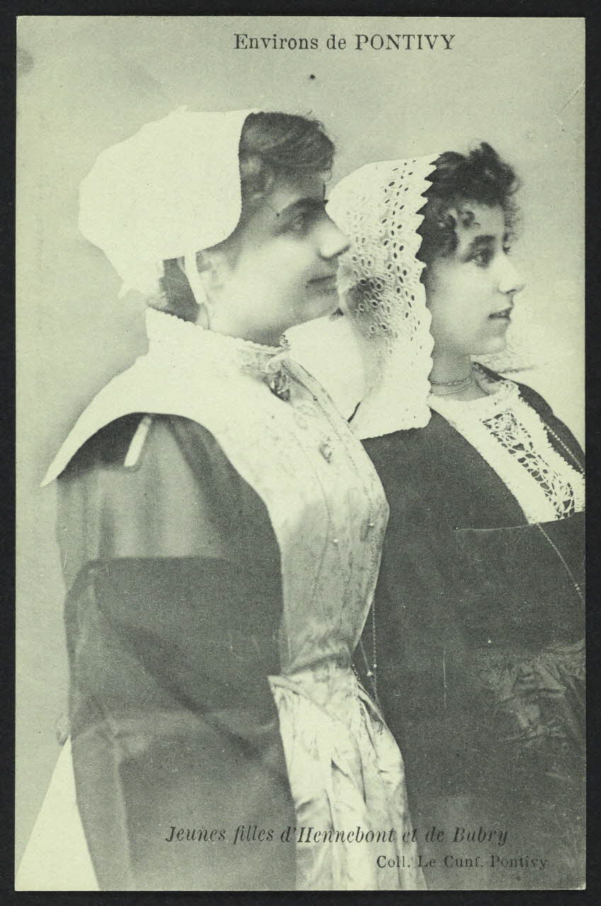 carte postale JEUNES FILLES D'HENNEBONT ET DE BUBRY 4P857 Photo