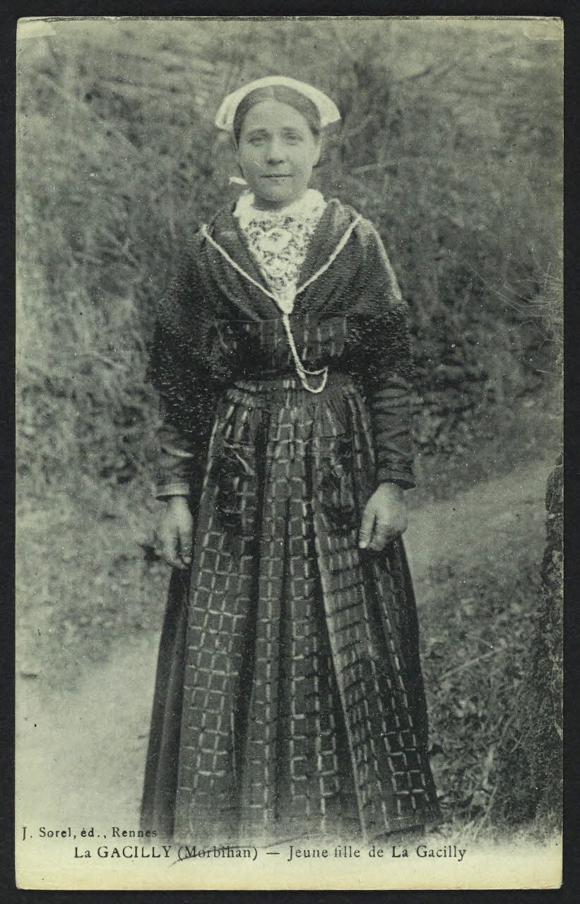 carte postale JEUNE FILLE DE LA GACILLY (MORBIHAN) 4P859 Photo