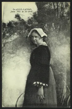 carte postale JEUNE FILLE DE STE-ANNE-D'AURAY 4P867 Photo