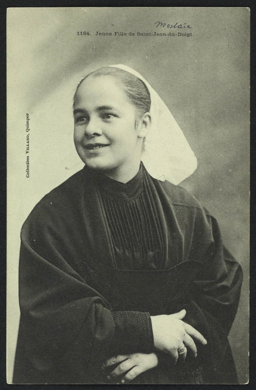 carte postale JEUNE FILLE DE SAINT-JEAN-DU-DOIGT 4P883 Photo