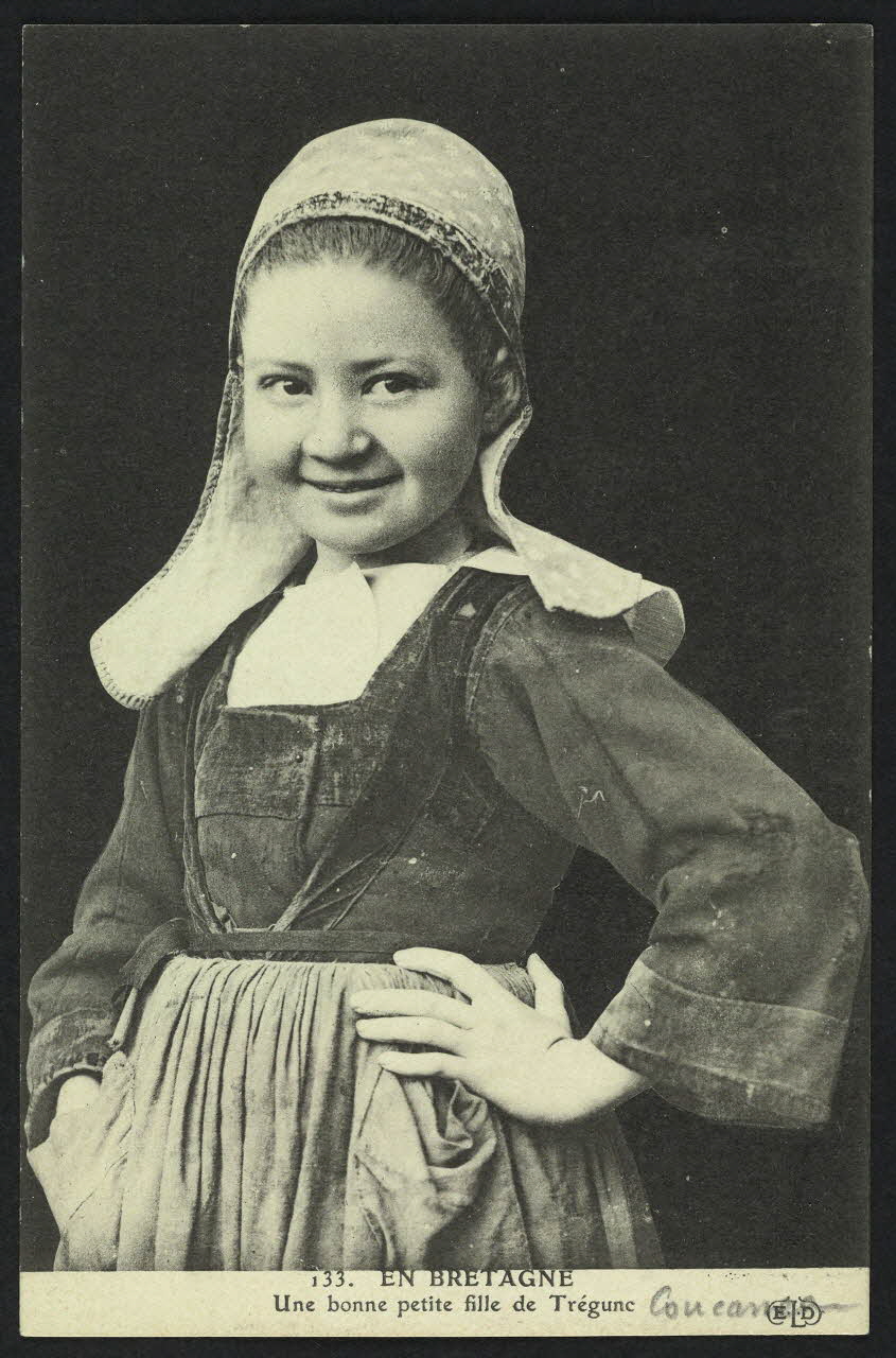 carte postale UNE BONNE PETITE FILLE DE TREGUNC 4P885 Photo