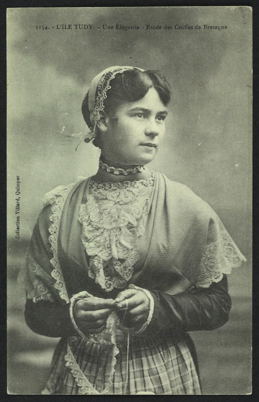 carte postale ILE TUDY, UNE ELEGANTE 4P892 Photo