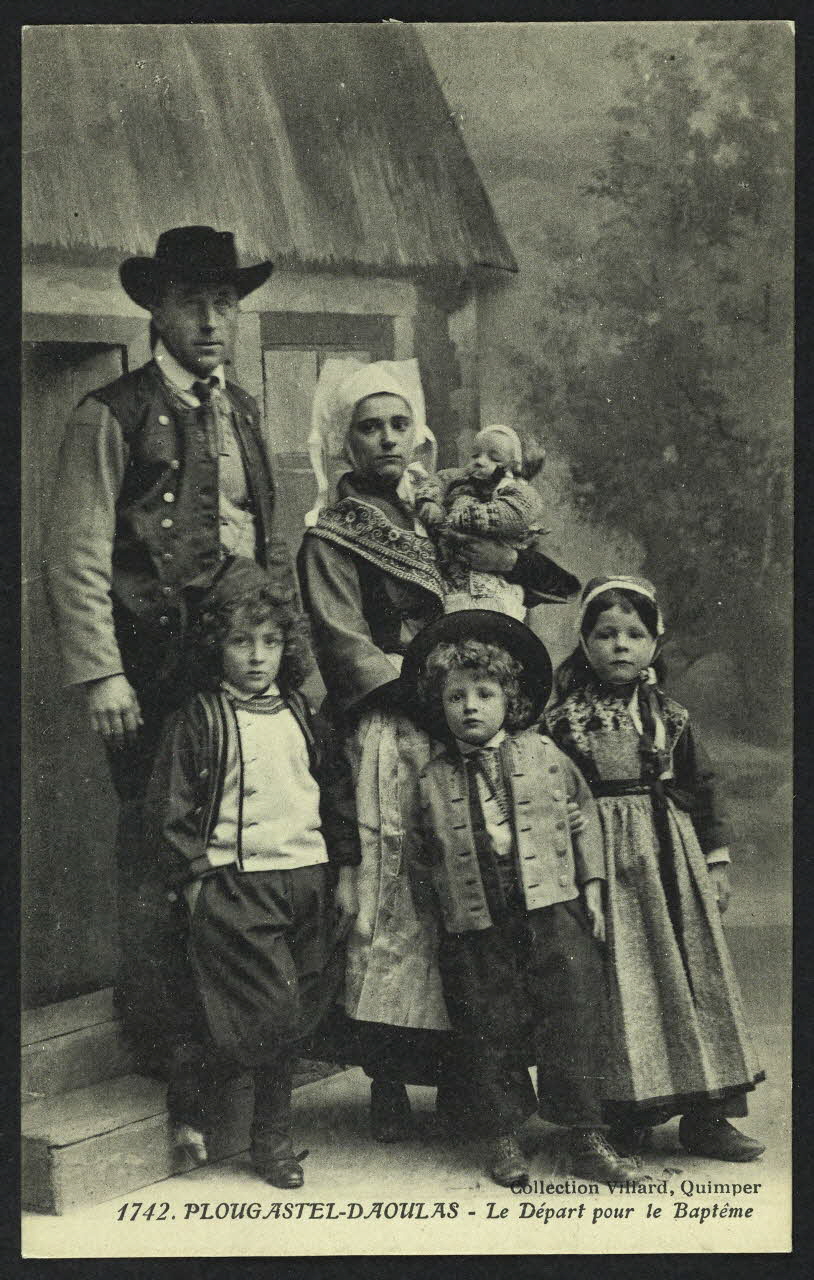 carte postale PLOUGASTEL-DAOULAS, LE DEPART POUR LE BAPTEME 4P916 Photo