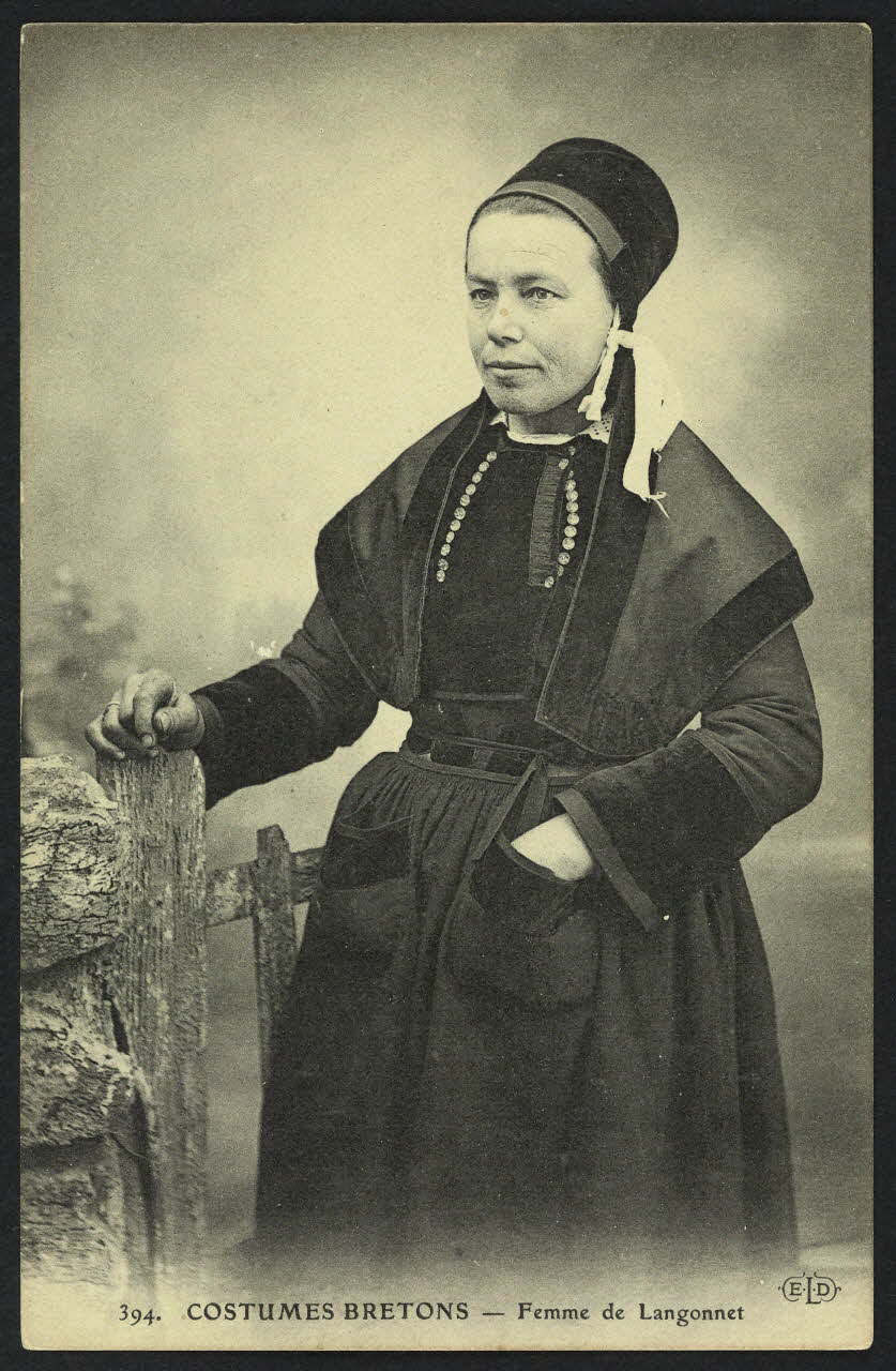 carte postale FEMME DE LANGONNET 4P927 Photo