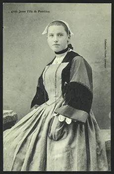 carte postale JEUNE FILLE DE PONTIVY 4P923 Photo