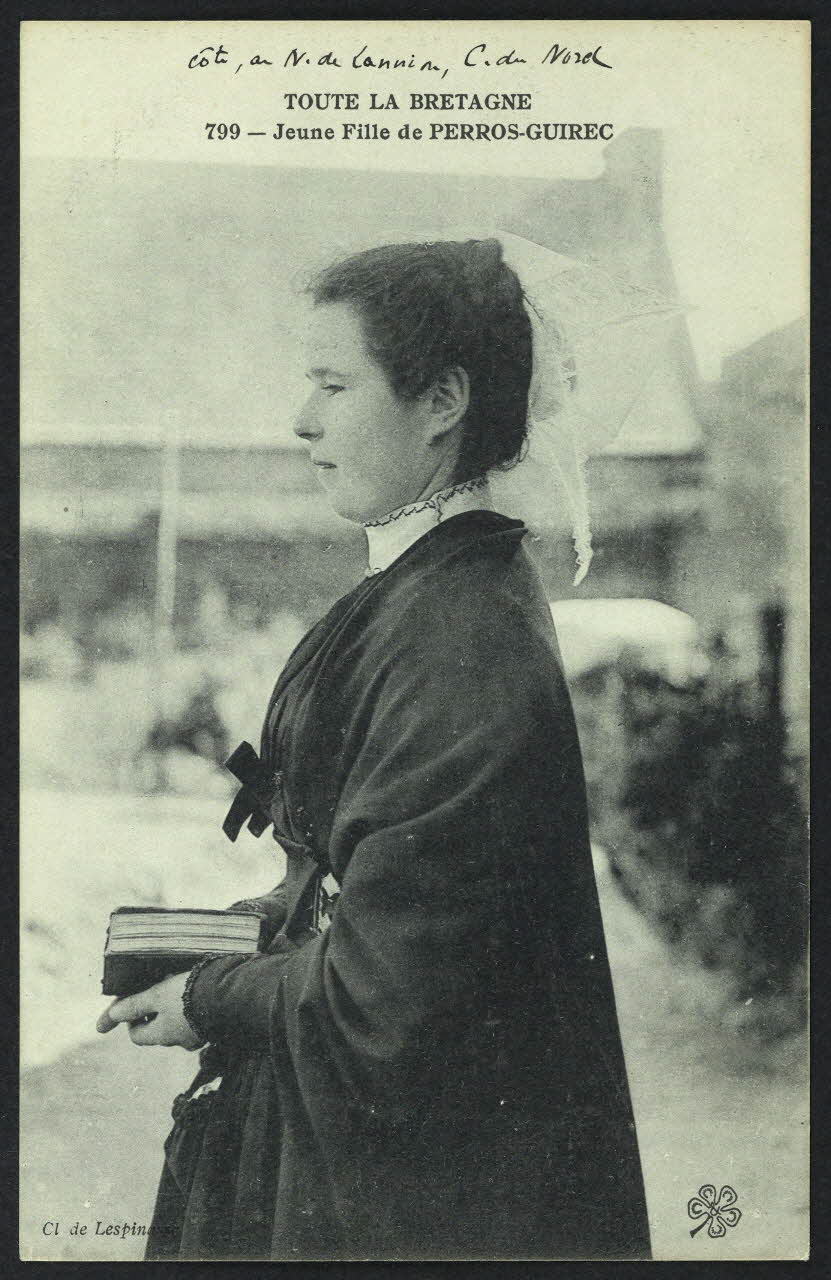 carte postale JEUNE FILLE DE PERROS-GUIREC 4P1005 Photo