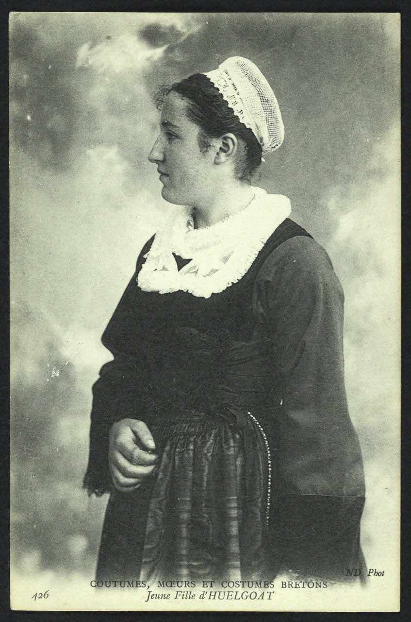 carte postale JEUNE FILLE D'HUELGOAT 4P1011 Photo