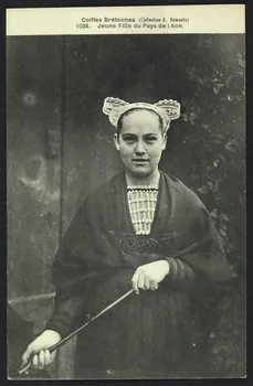 carte postale JEUNE FILLE DU PAYS DE LEON 4P1017  Photo