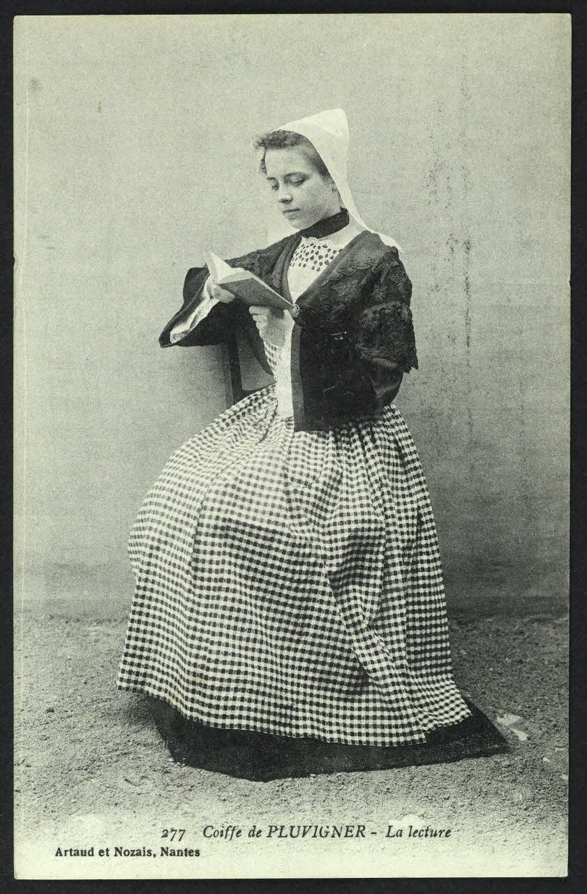 carte postale COIFFE DE PLUVIGNER, LA LECTURE 4P1023 Photo