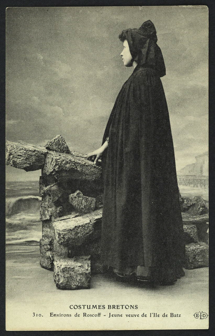 carte postale JEUNE VEUVE DE L'ILE DE BATZ 4P1028 Photo