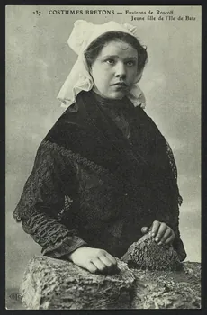 carte postale JEUNE FILLE DE L'ILE DE BATZ 4P1029 Photo
