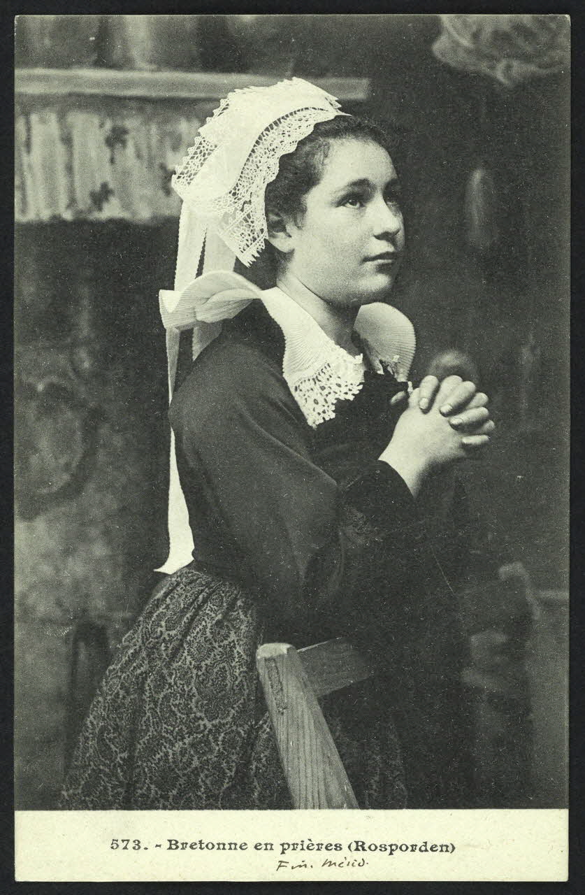 carte postale BRETONNE EN PRIERES (ROSPORDEN) 4P1036 Photo