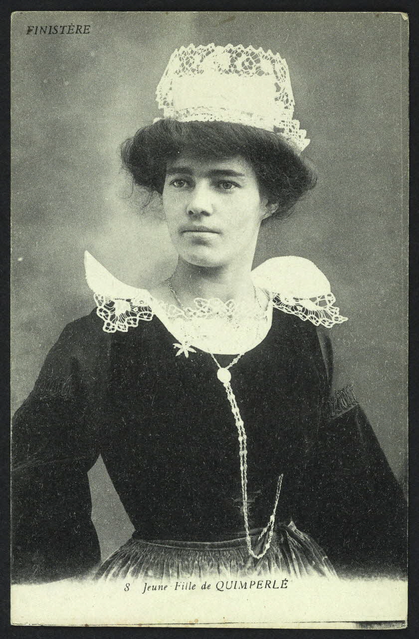 carte postale JEUNE FILLE DE QUIMPERLE 4P1037 Photo