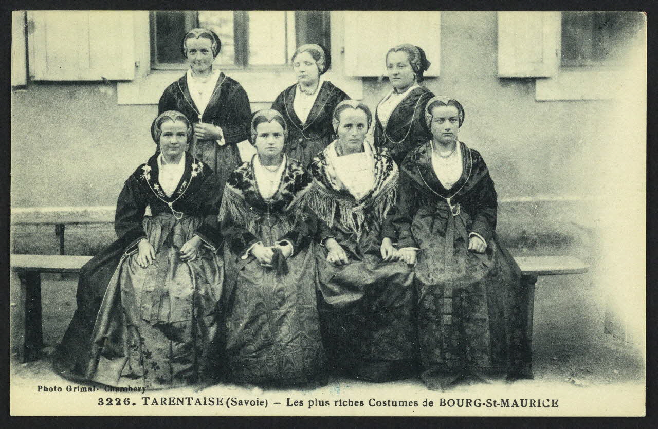 carte postale LES PLUS RICHES COSTUMES DE BOURG-SAINT-MAURICE 4P1048 Photo