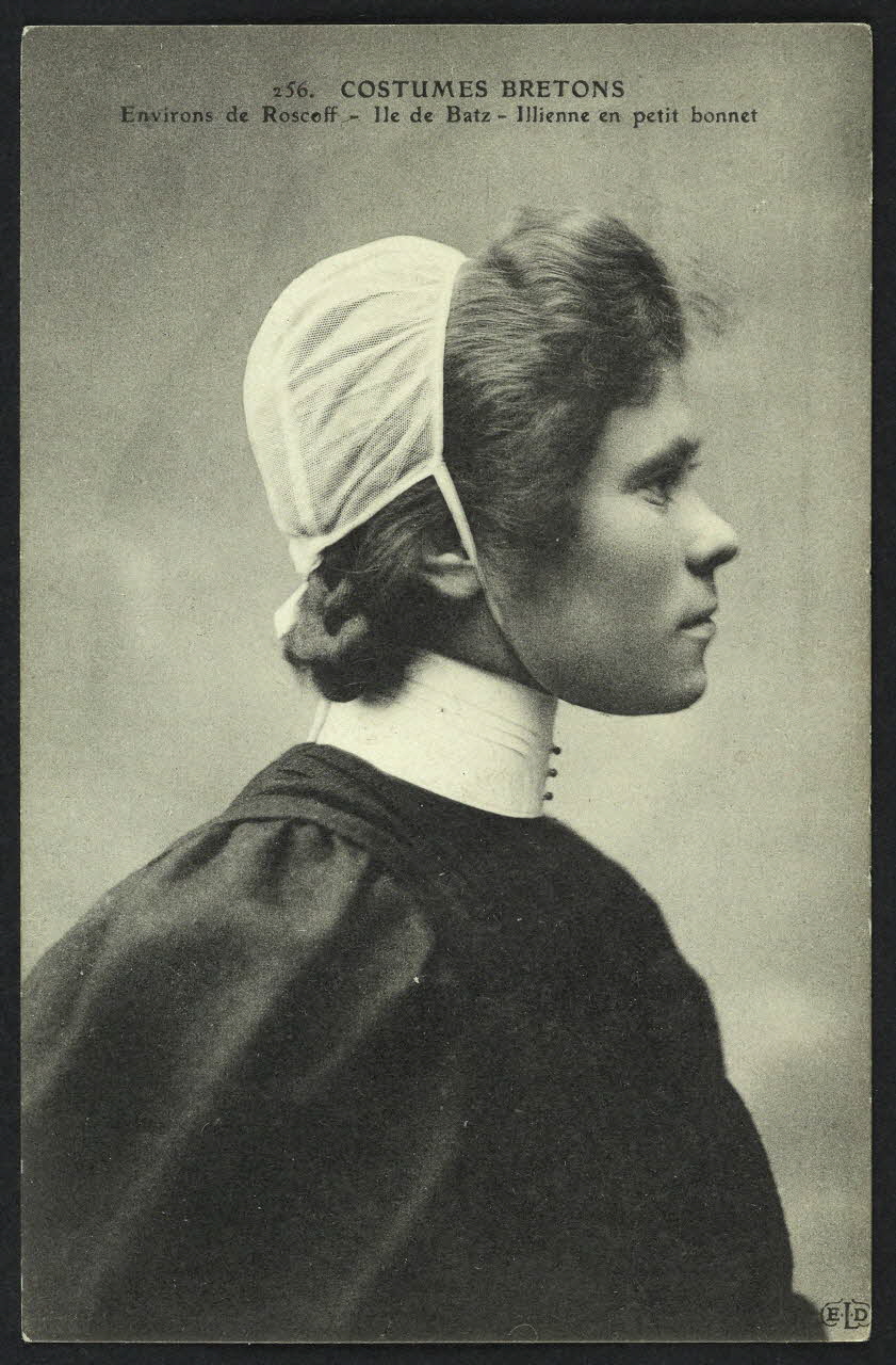carte postale ILE DE BATZ, ILLIENE, EN PETIT BONNET, ENVIRONS DE R. 4P1063 Photo