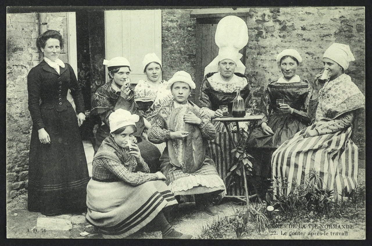 carte postale LE GOUTER APRES LE TRAVAIL 4P1109 Photo