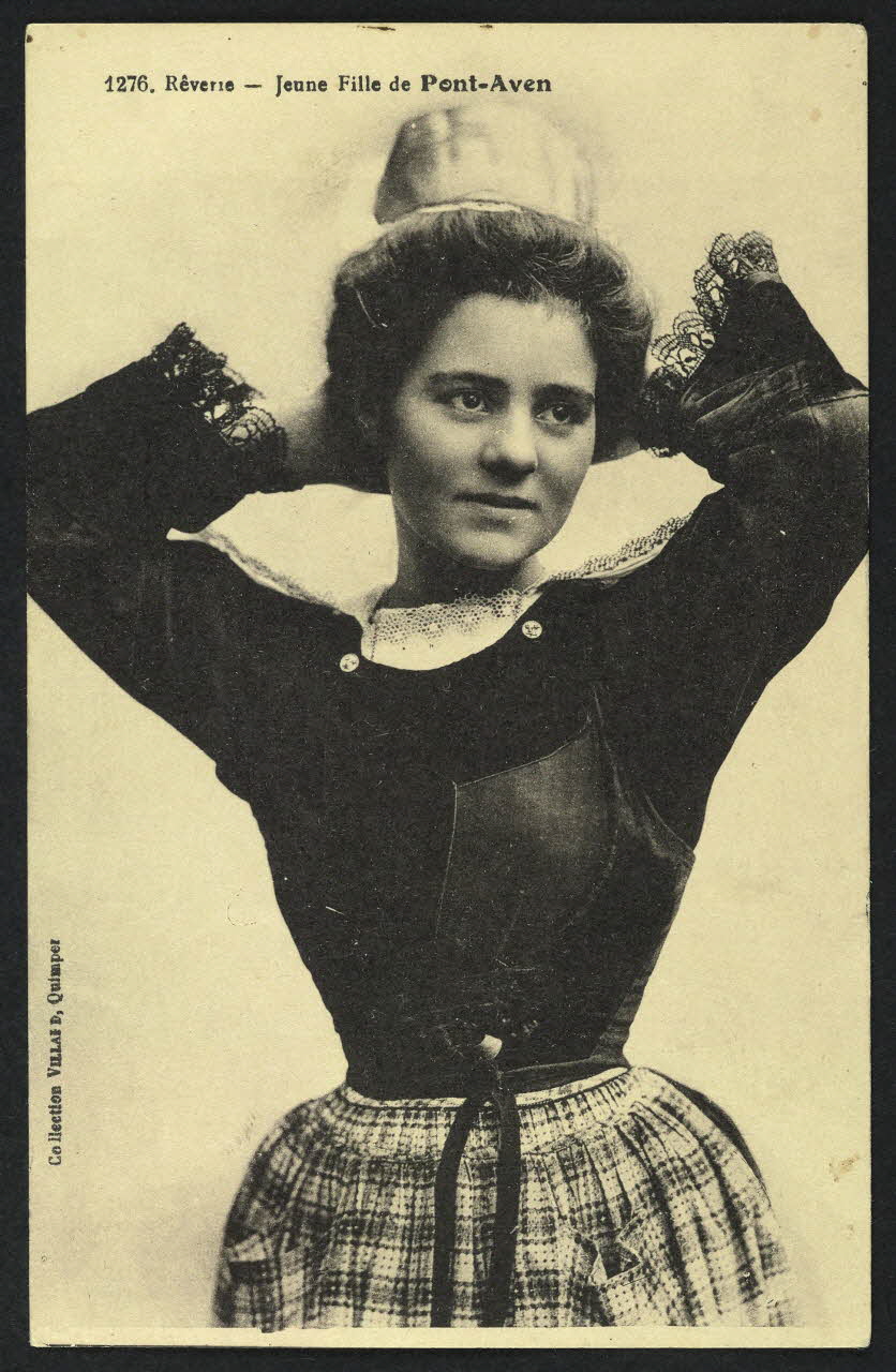 carte postale REVERIE, JEUNE FILLE DE PONT-AVEN 4P1127 Photo