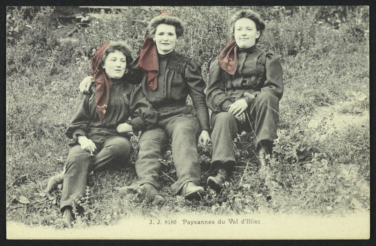 carte postale PAYSANNES DU VAL D'ILLIEZ 4P1152 Photo