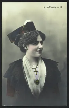 carte postale ARLESIENNE 4P1180 Photo