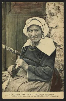 carte postale VIEILLE FEMME DES ENVIRONS DE CHATEAULIN 4P1260  Photo