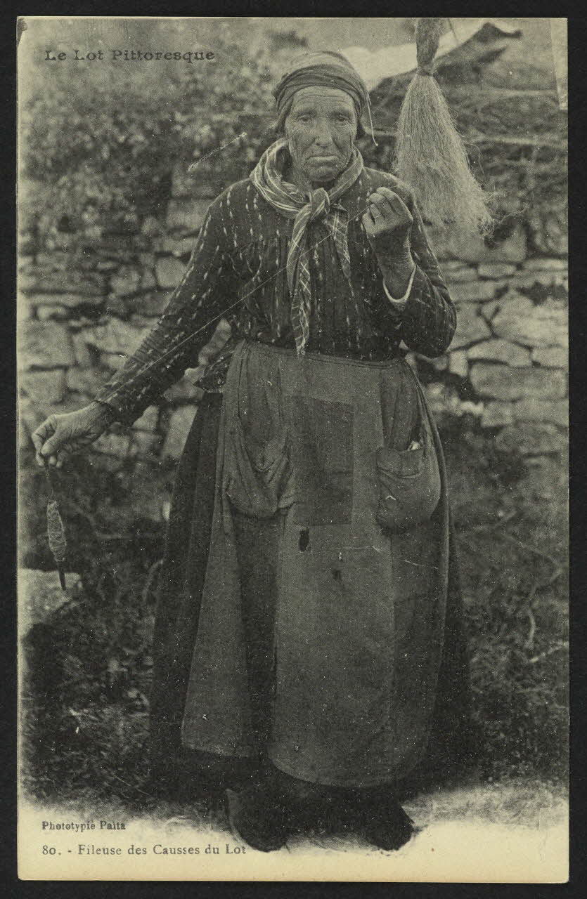 carte postale LE LOT PITTORESQUE-FILEUSE DES CAUSSES DU LOT 4P1268 Photo