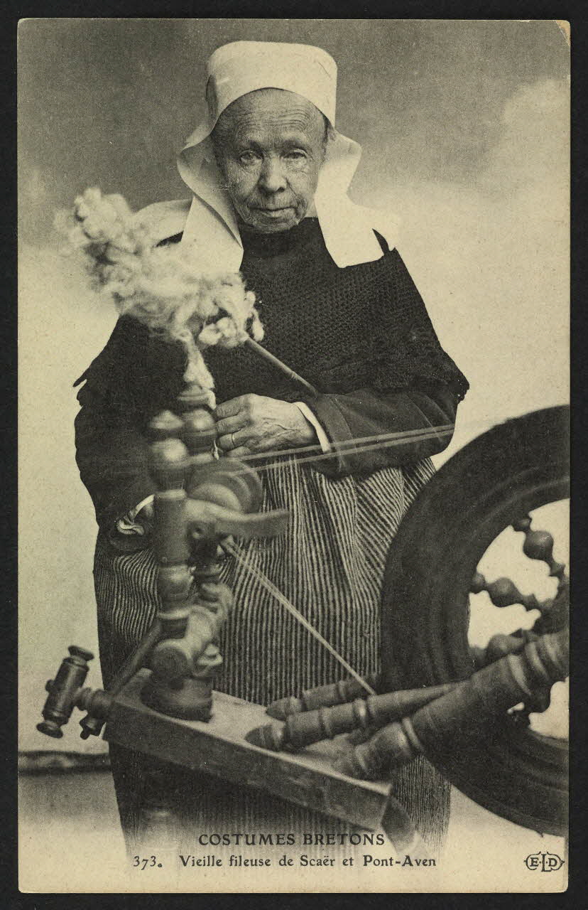 carte postale VIEILLE FILEUSE DE SCAER ET PONT-AVEN 4P1280 Photo