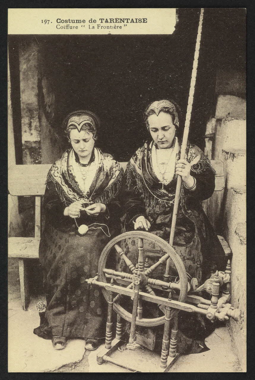 carte postale COSTUME DE TARENTAISE, COIFFURE "LA FRONTIERE" 4P1301 Photo