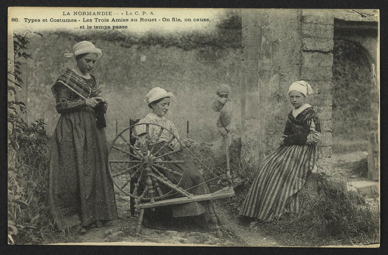 carte postale LA NORMANDIE-LES TROIS AMIES AU ROUET 4P1311 Photo