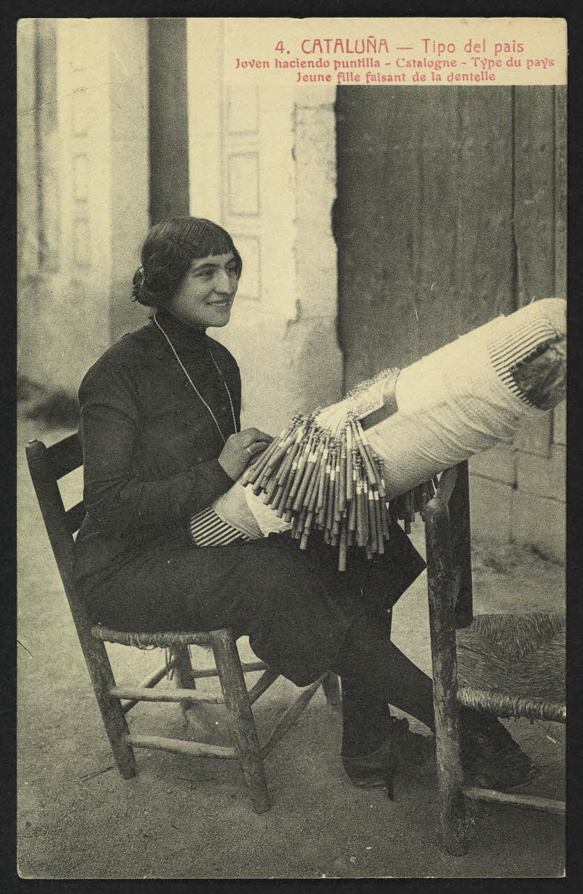 carte postale TYPE DU PAYS-JEUNE FILLE FAISANT DE LA DENTELLE 4P1342 Photo