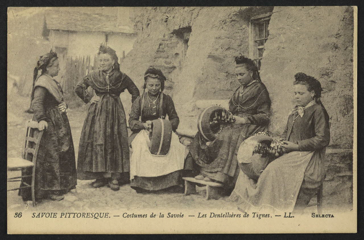 carte postale SAVOIE PITTORESQUE-LES DENTELLIERES DE TIGNES 4P1353 Photo Mucem