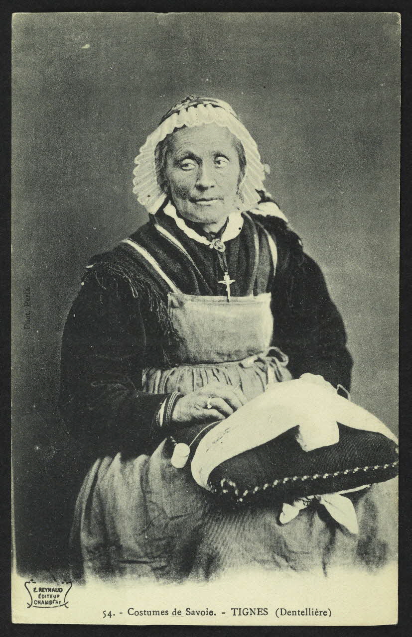carte postale COSTUMES DE SAVOIE-TIGNES (DENTELLIERE) 4P1357 Photo