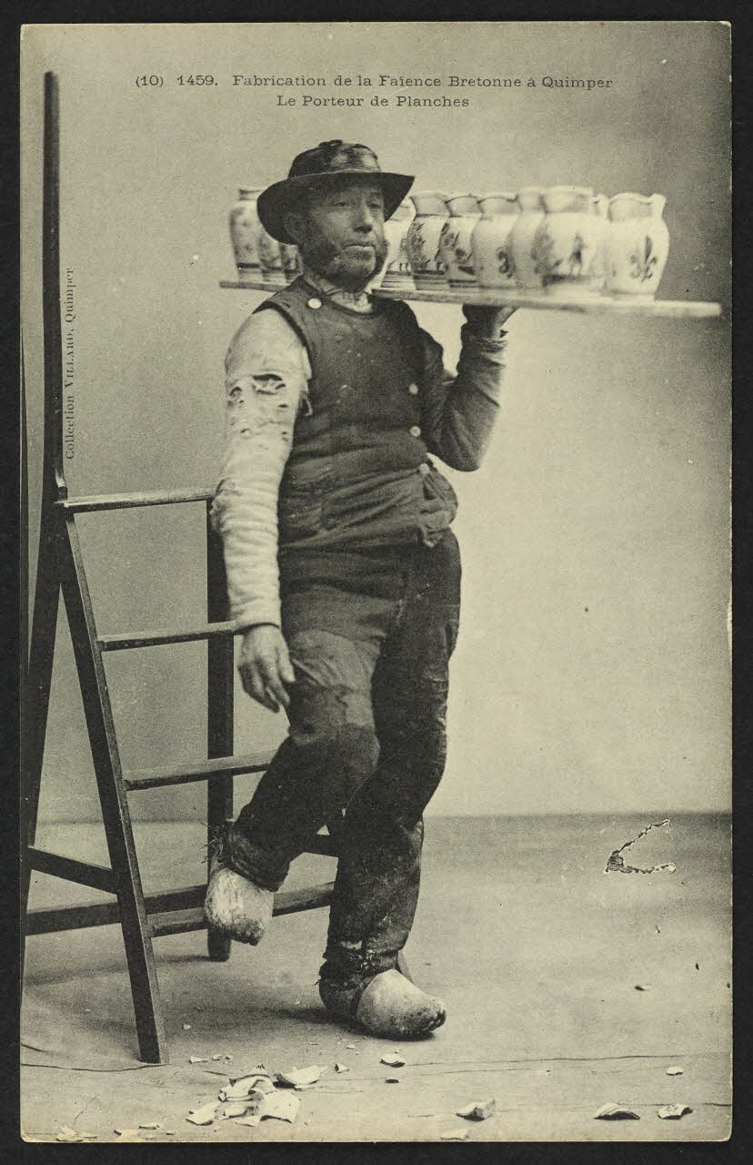 carte postale FABRICATION DE LA FAIENCE BRETONNE, RECTO EN BRETON 4P1408 Photo