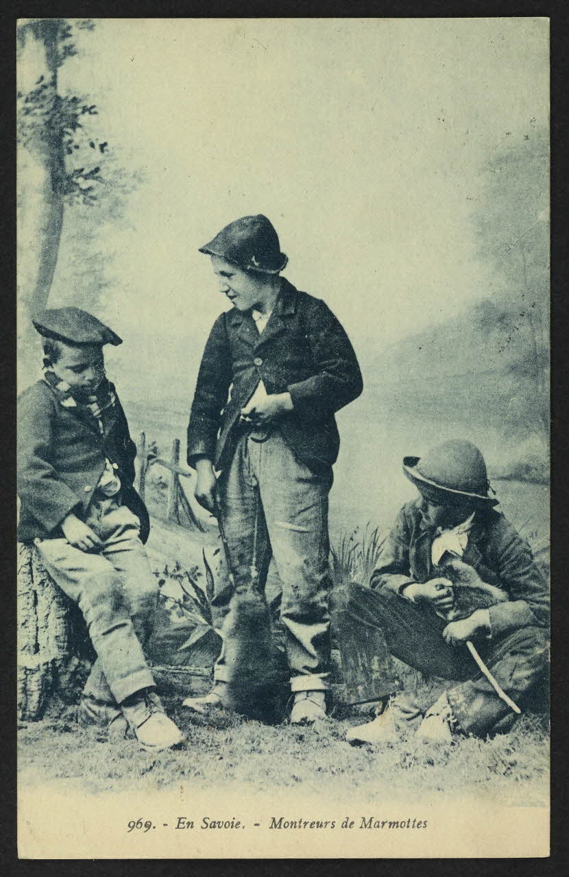 carte postale EN SAVOIE, MONTREURS DE MARMOTTES 4P1420 Photo
