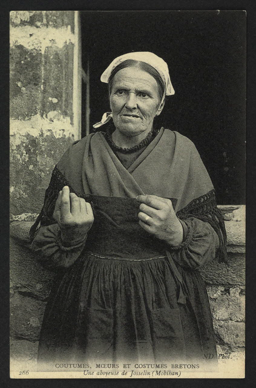 carte postale UNE ABOYEUSE DE JOSSELIN 4P1423 Photo